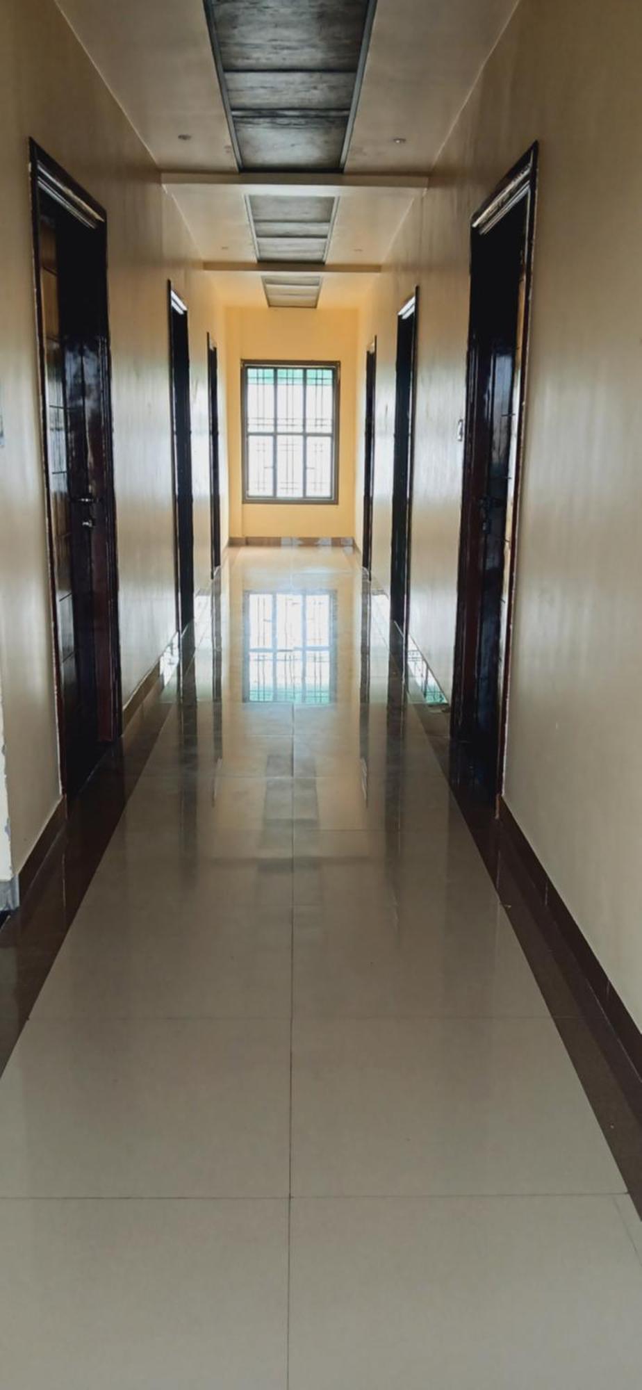 Shivam Hotel Varanasi - Near Kashi Vishwanath Temple With Parking And Lift Exteriör bild